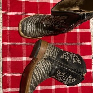 Roper Infant Boots Black and silver size 6 with zipper